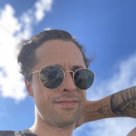 Meet your Posher, Quentin - Picture 1 of 1